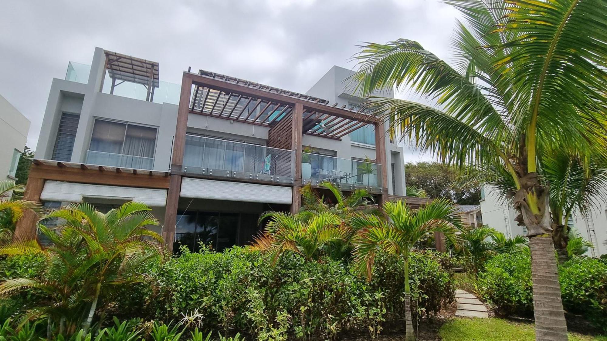 Ocean Point Beach Front Apartment Pointe aux Piments Dış mekan fotoğraf