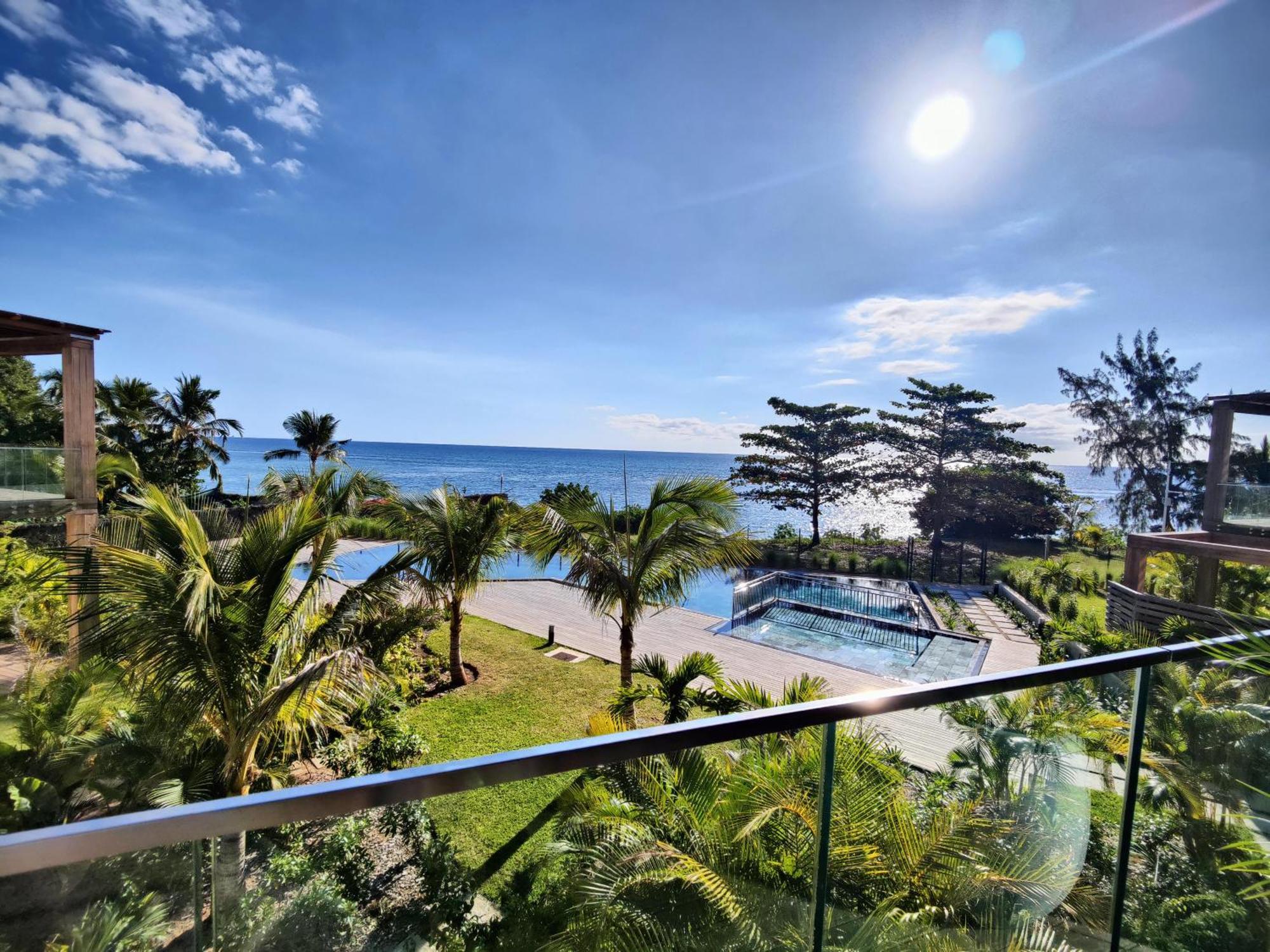 Ocean Point Beach Front Apartment Pointe aux Piments Dış mekan fotoğraf