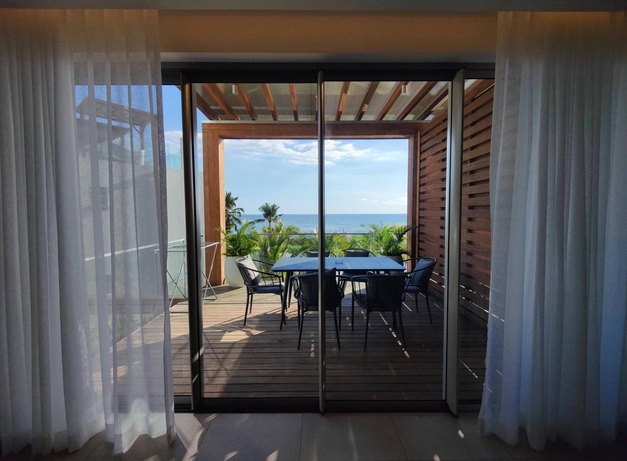 Ocean Point Beach Front Apartment Pointe aux Piments Dış mekan fotoğraf