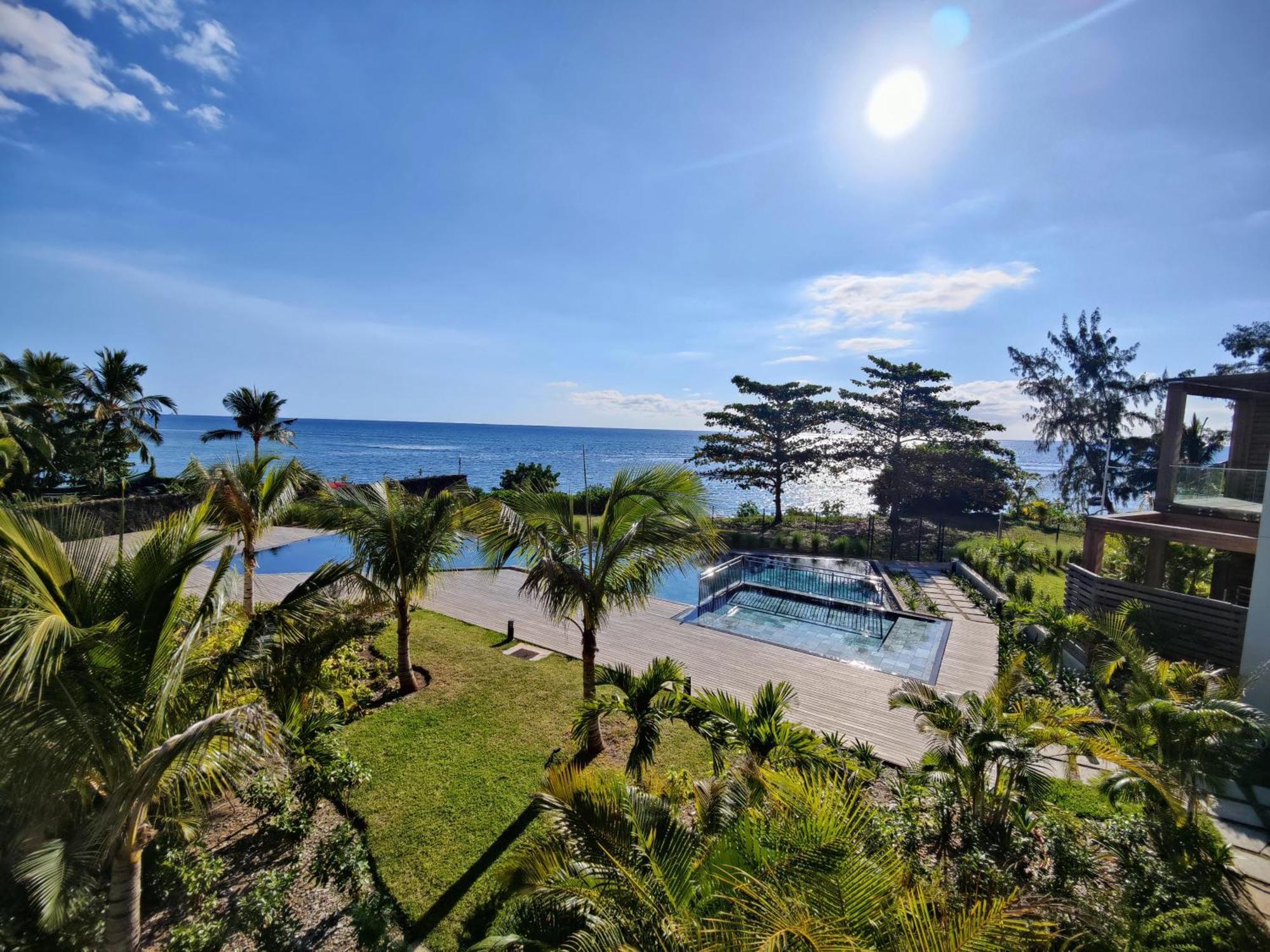 Ocean Point Beach Front Apartment Pointe aux Piments Dış mekan fotoğraf