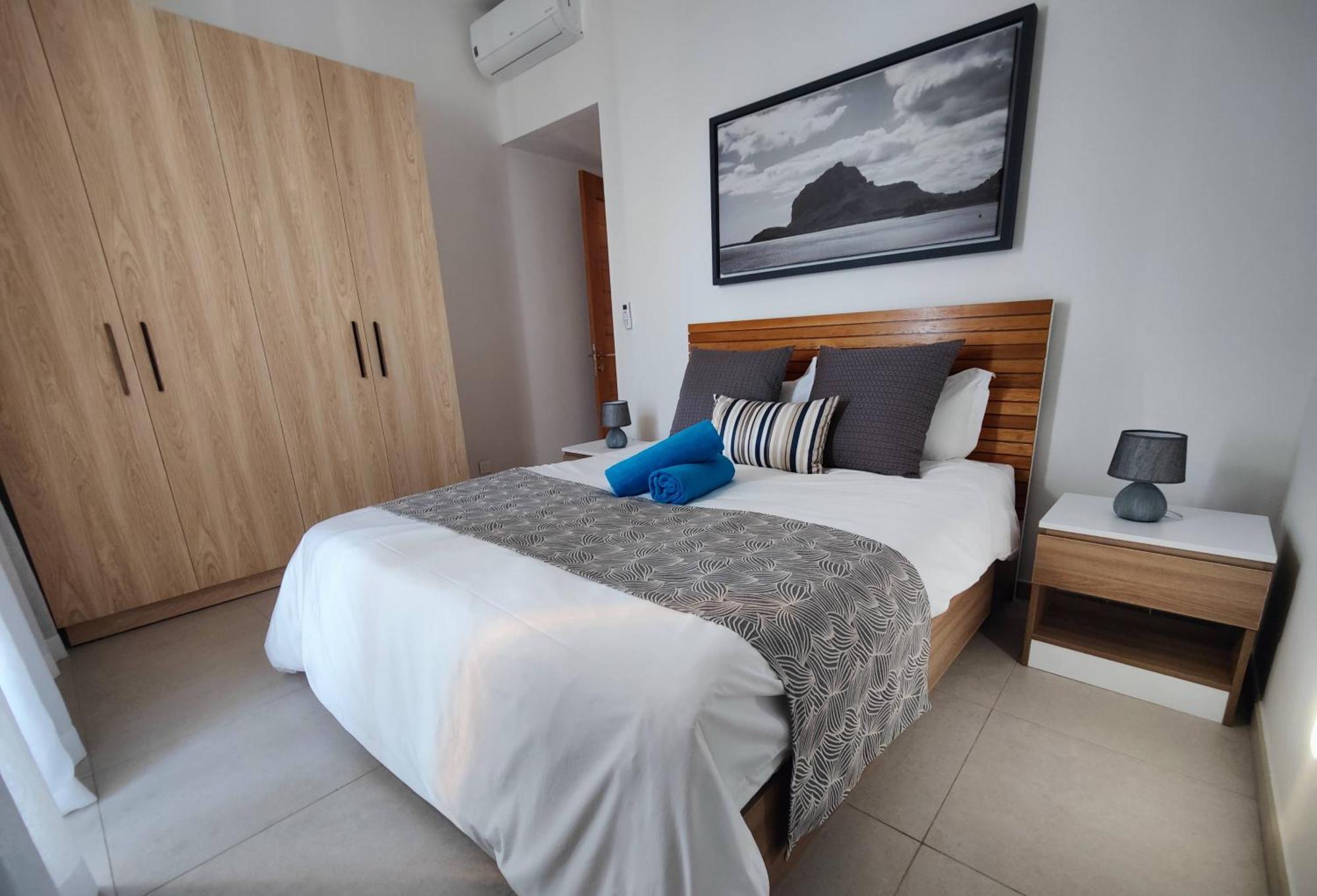 Ocean Point Beach Front Apartment Pointe aux Piments Dış mekan fotoğraf