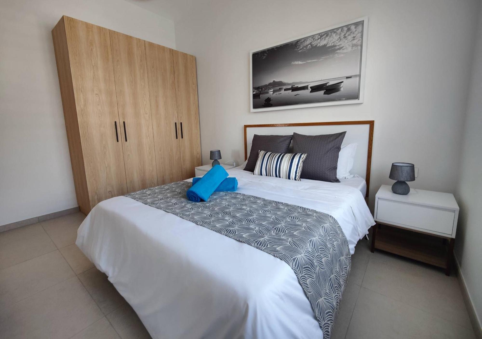 Ocean Point Beach Front Apartment Pointe aux Piments Dış mekan fotoğraf